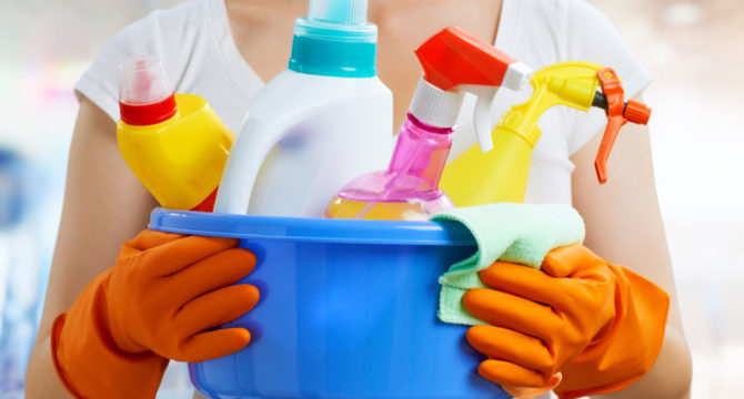 ¿Cómo organizar tus productos de limpieza?